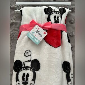 Disney Minnie Mouse Plush Throw Blanket NEW